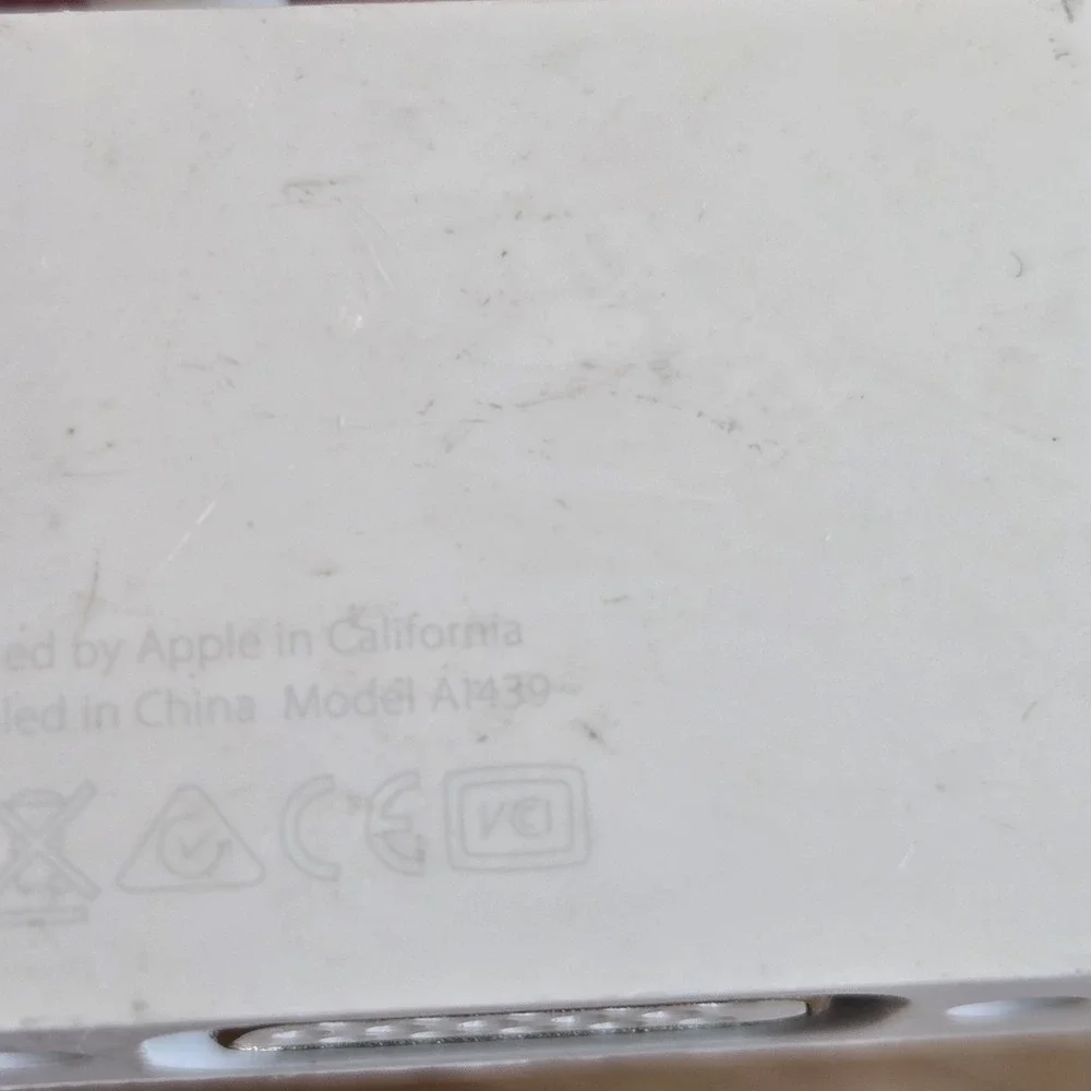 Apple  8-Pin to VGA Adapter‎ - White (A1439)